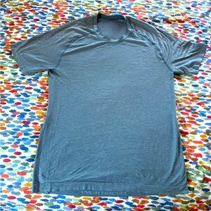 Men’s medium light blue / gray Lululemon athletic T